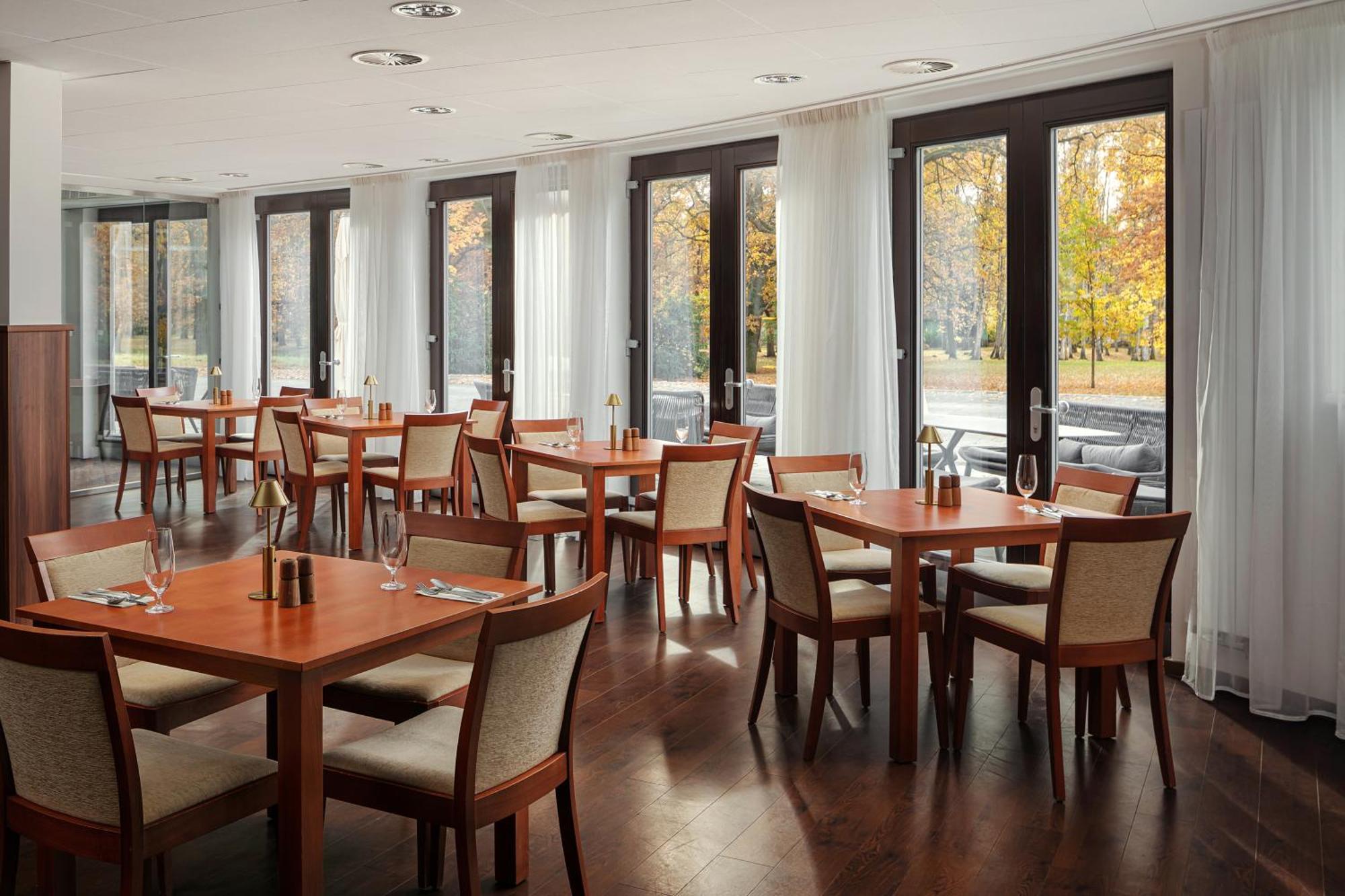 Harvey Spa Hotel Frantiskovy Lazne Exterior photo Restaurant