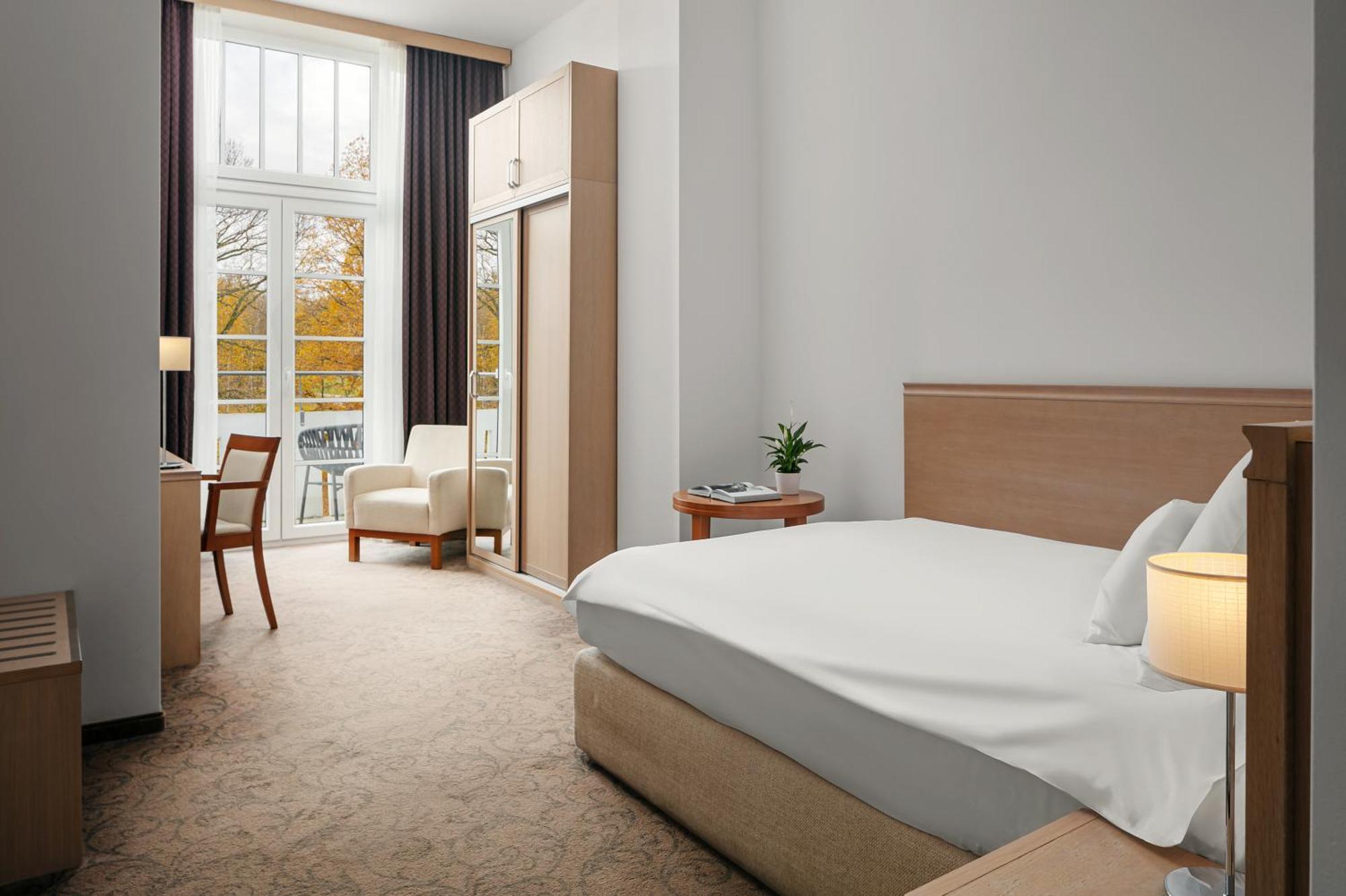 Harvey Spa Hotel Frantiskovy Lazne Exterior photo A room at the hotel
